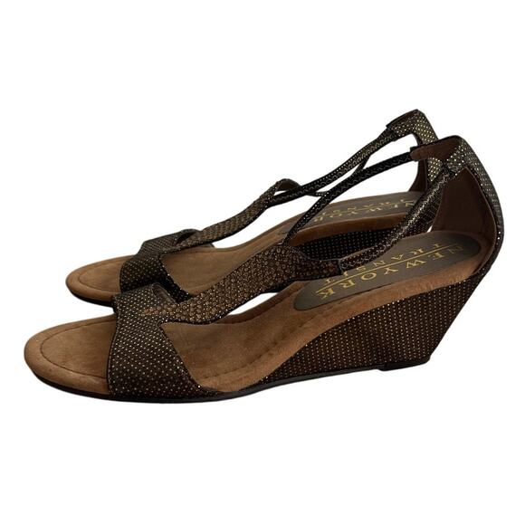New York Transit Women's Brown Gold Sparkle Bling Elegant Wedge Sandals Size 8.5 - Picture 4 of 9